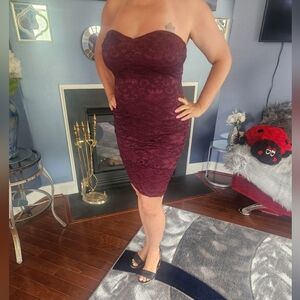 Elegant Strechy Burgundy Lace Dress Size 10 /14